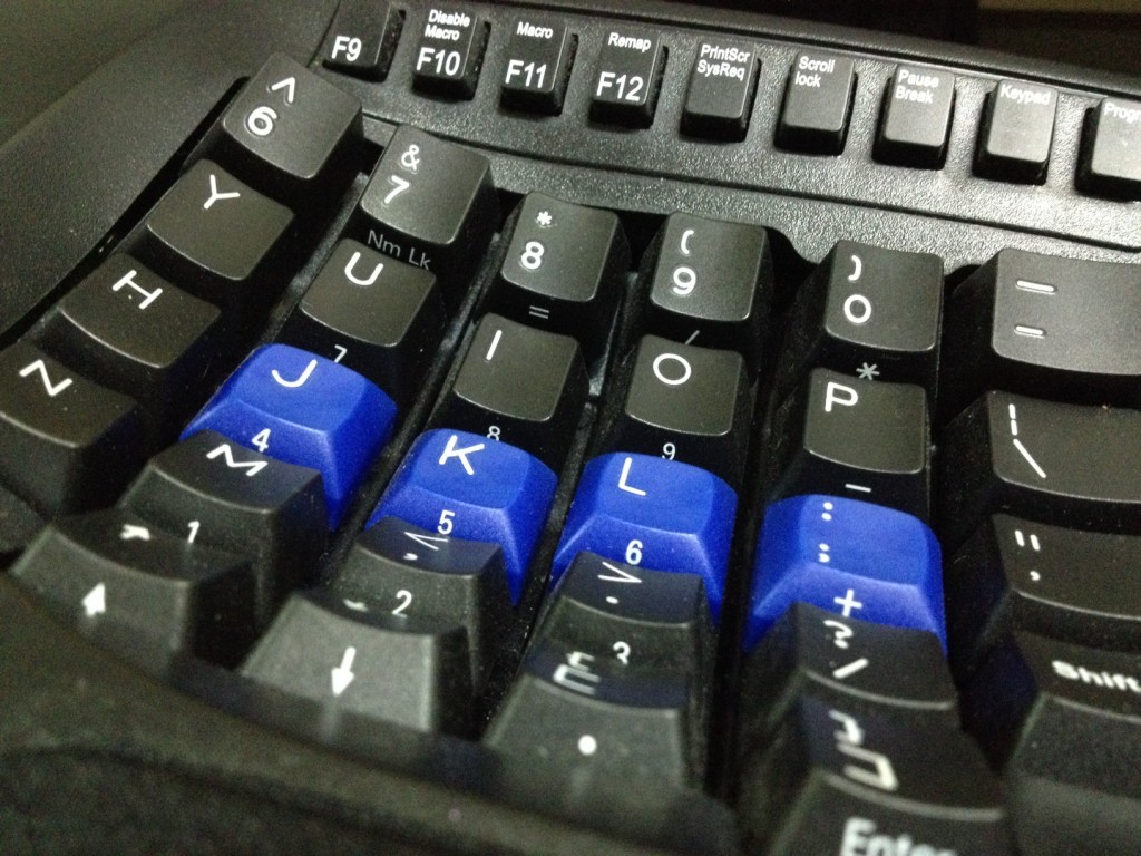 ปุ่มที่แป้นเหย้ามีรอยขรุขระนิดๆ รู้สึกได้เวลาสัมผัส